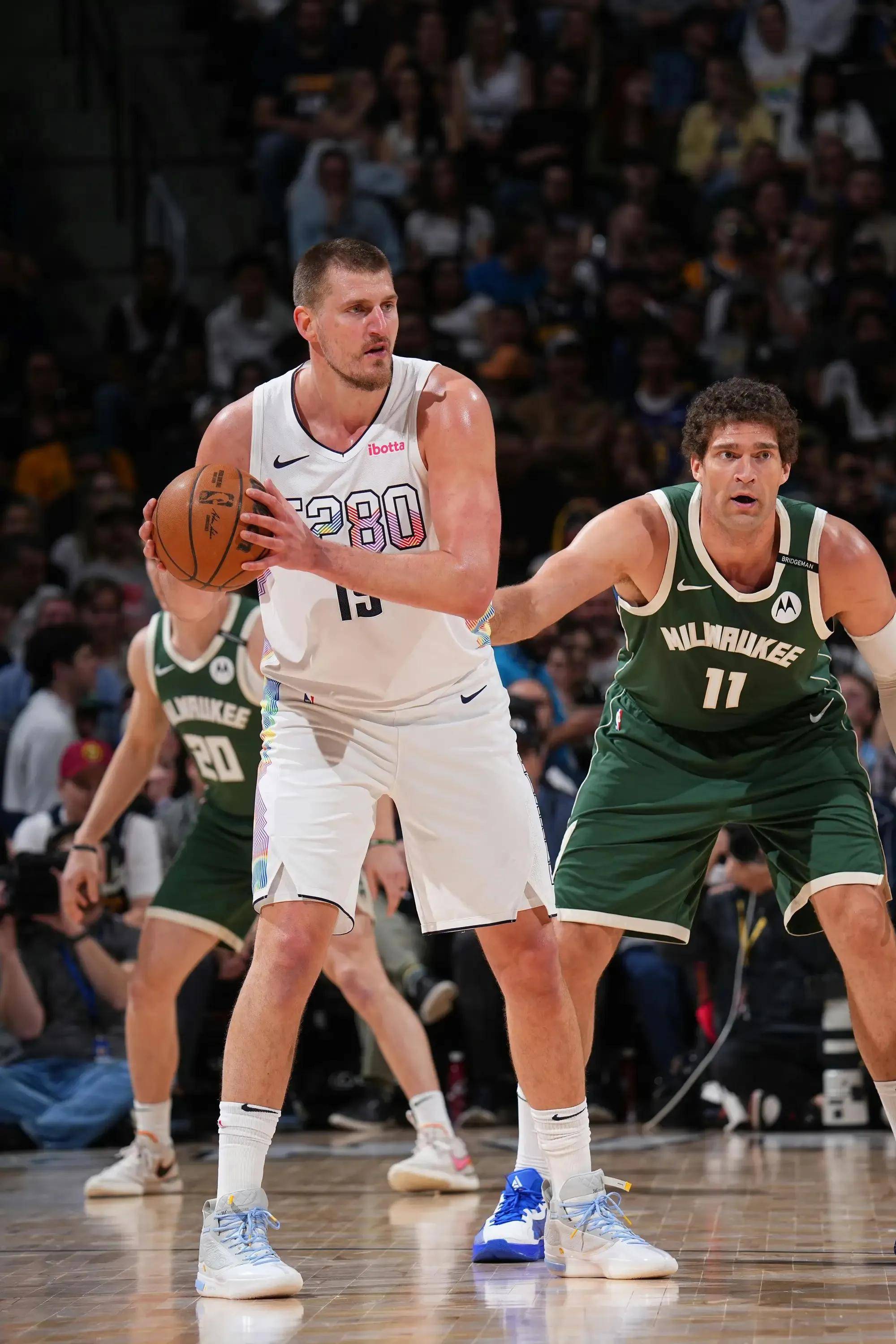 神仙打架！湖人雷霆首节合砍86分+16三分 已有4人得分上双