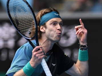 1.93亿+2.12亿！赚钱当先，夺冠其次！这支NBA球队跌落神坛